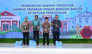 Wamendikdasmen Atip Latipulhayat memberikan arahan dalam Rapat Koordinasi Program Makan Bergizi Gratis