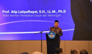 Wamendikdasmen Atip Latipulhayat memberikan arahan strategis mengenai penguatan mutu pendidikan nasional dalam Rakor BSKAP 2025 di Bekasi.