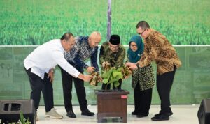 Wamendikdasmen Atip Latipulhayat berbicara di acara SEAMEO Biotrop Outlook 2025-2026