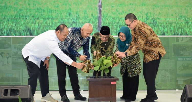 Wamendikdasmen Atip Latipulhayat berbicara di acara SEAMEO Biotrop Outlook 2025-2026