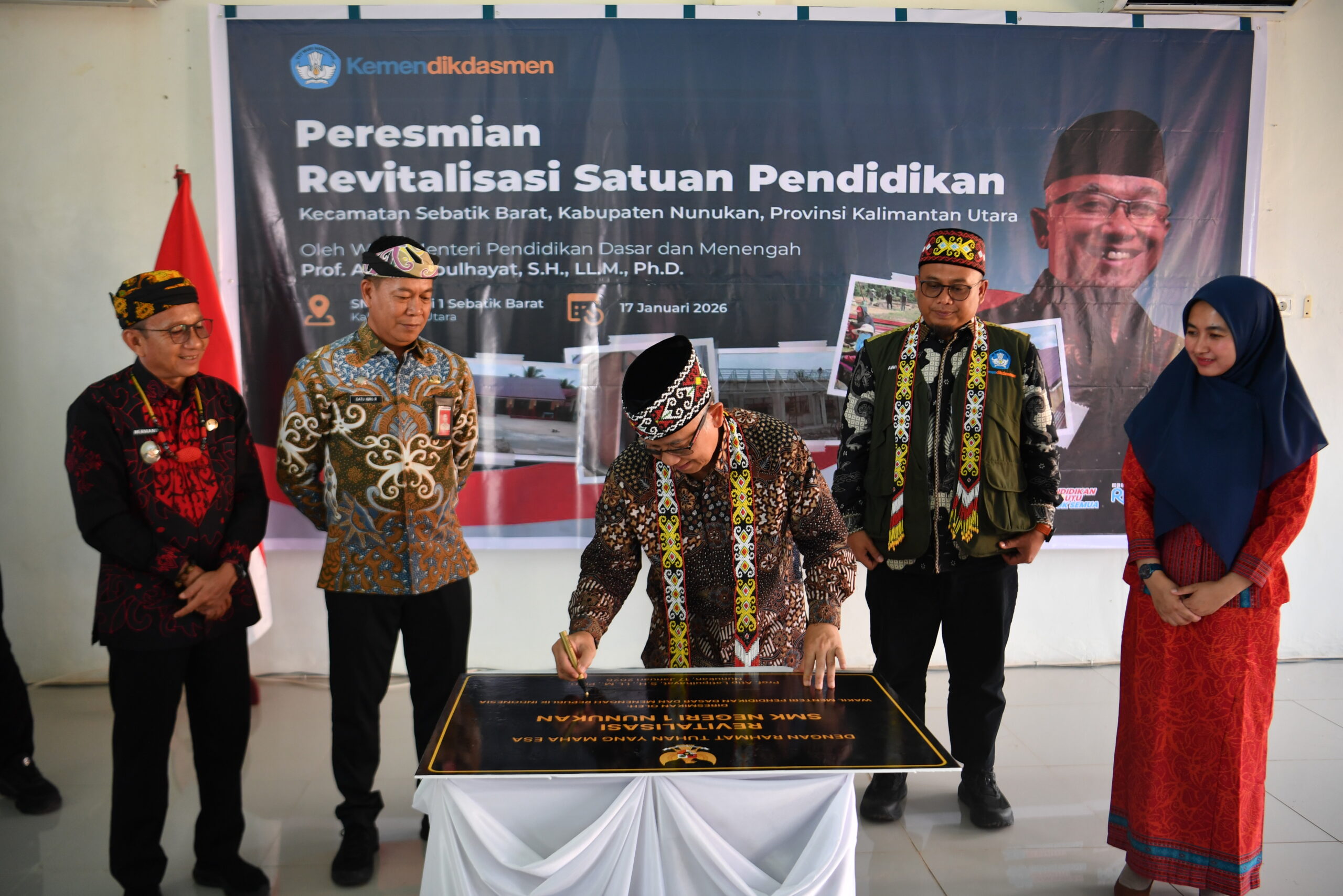 Wamendikdasmen Atip Latipulhayat saat meresmikan 8 sekolah hasil revitalisasi di wilayah perbatasan Nunukan dan Sebatik sebagai upaya pemerataan pendidikan