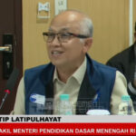 Wamendikdasmen Atip Latipulhayat memberikan keterangan pers terkait pemulihan sekolah pascabanjir di Banda Aceh