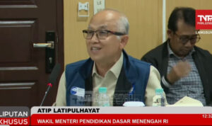 Wamendikdasmen Atip Latipulhayat memberikan keterangan pers terkait pemulihan sekolah pascabanjir di Banda Aceh