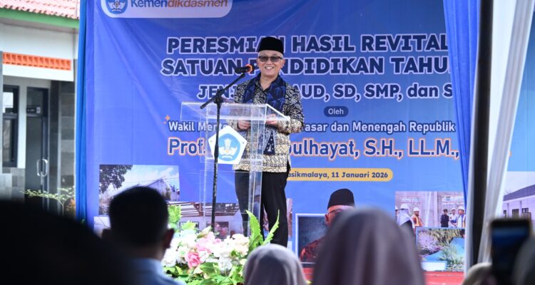 Wamendikdasmen Atip Latipulhayat meresmikan hasil Program Revitalisasi Satuan Pendidikan di Kabupaten Tasikmalaya