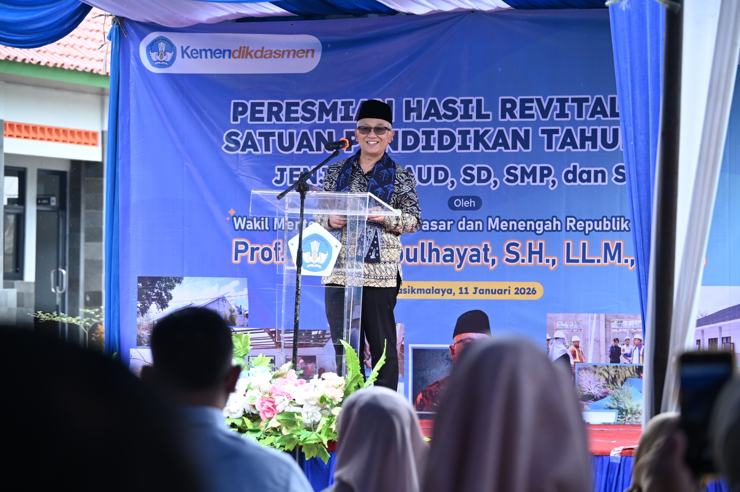 Wamendikdasmen Atip Latipulhayat meresmikan hasil Program Revitalisasi Satuan Pendidikan di Kabupaten Tasikmalaya