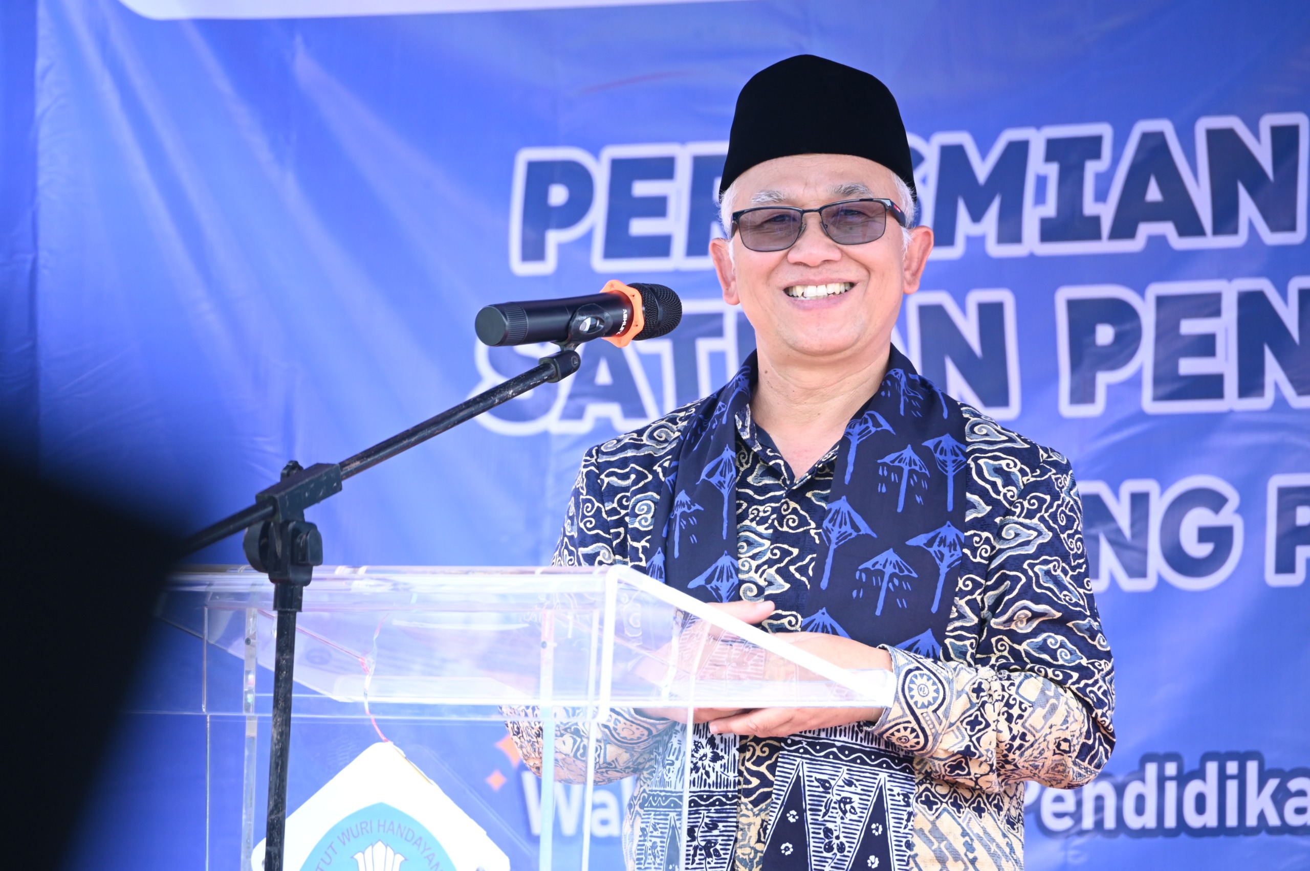 Wamendikdasmen Atip memberikan pengarahan dalam kegiatan revitalisasi pendidikan di tasikmalaya