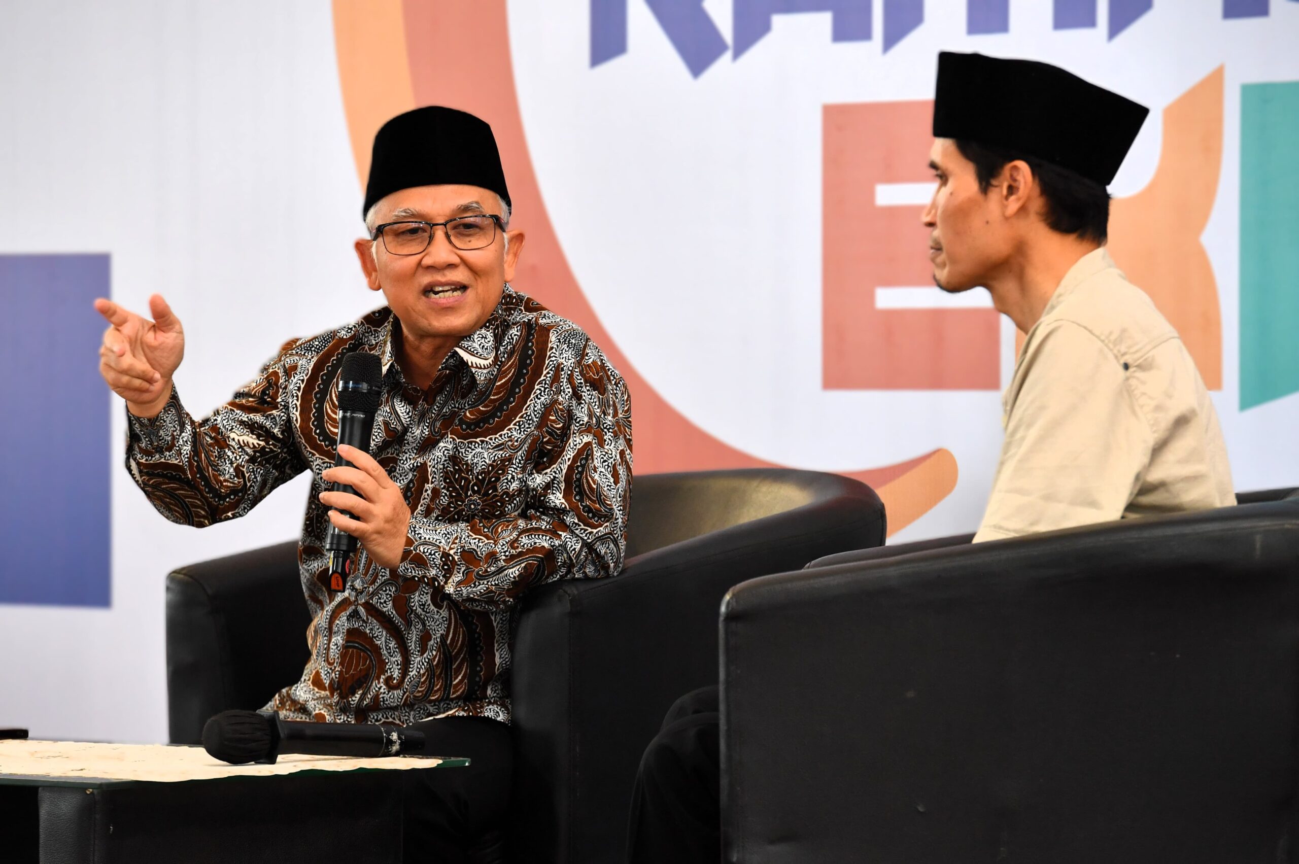 Pentingnya Keseimbangan Pendidikan Karakter dan Ilmu Pengetahuan Bagi Generasi