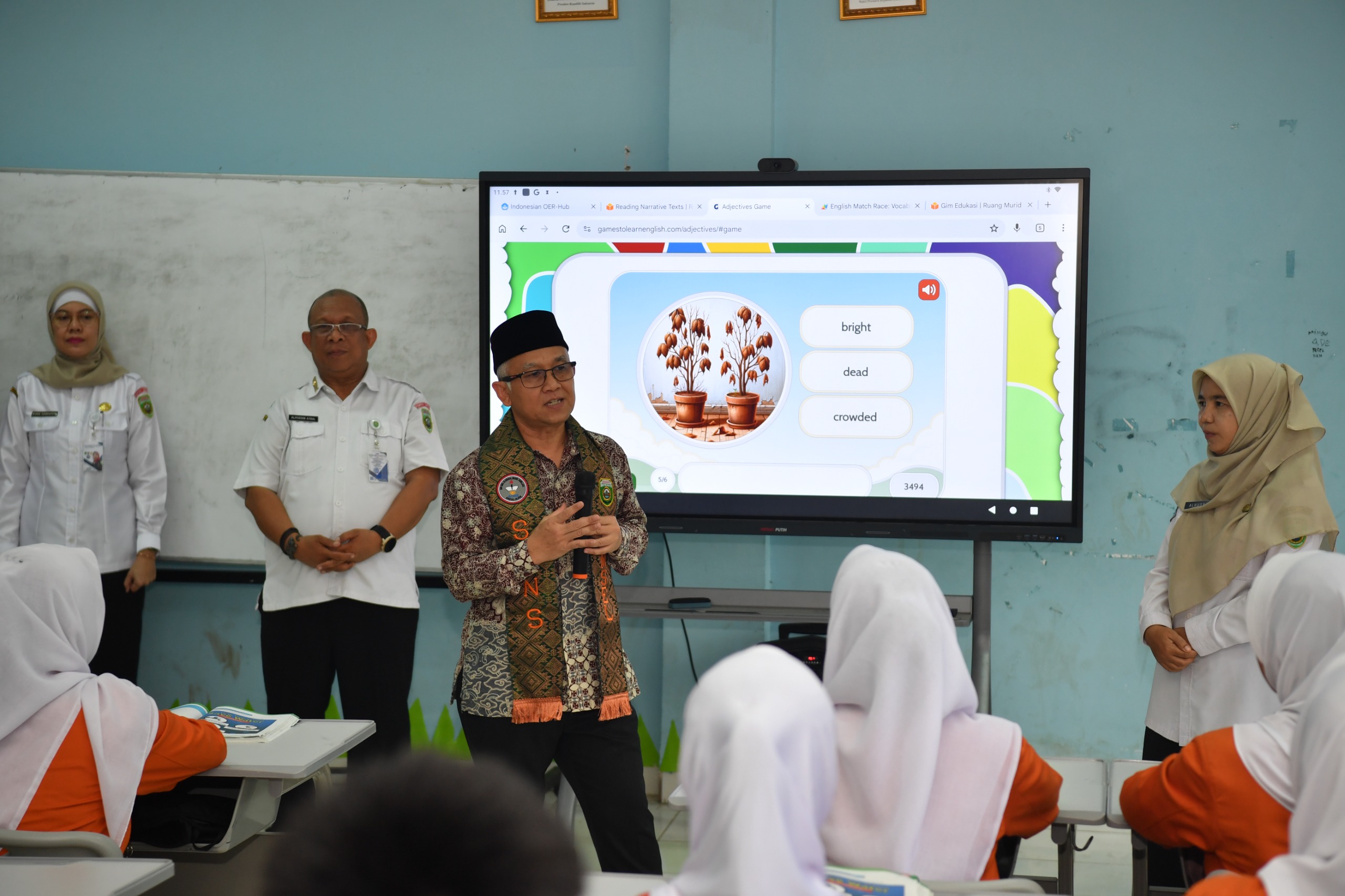 Wamen Atip revitalisasi ruang kelas baru di SMAN 21 Palembang
