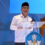 Wakil Menteri Pendidikan Dasar Atip Latipulhayat saat memberikan arahan dalam Rakor Direktorat SMP 2026 di Jakarta terkait sinergi pusat dan daerah